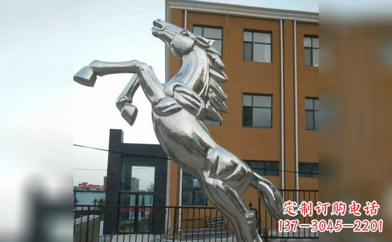 湖北驰骋草原,唯美马雕