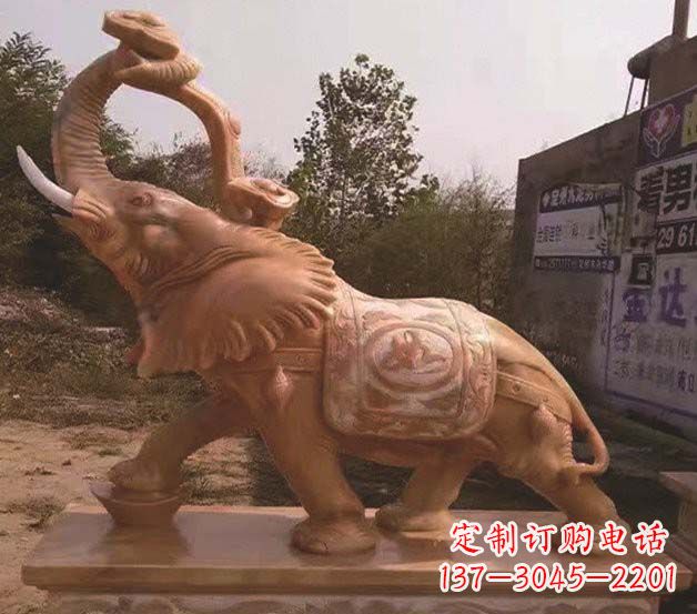 湖北鼻卷如意的大象石雕