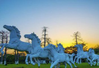 湖北新颖活力的马群雕塑奔跑的马