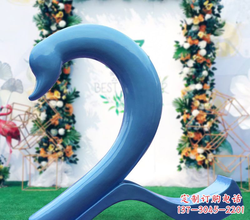 湖北玻璃钢爱心天鹅雕塑