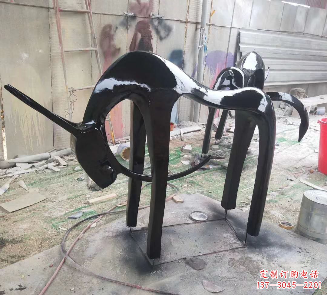 湖北玻璃钢制作的鹿雕塑——装点你的庭院