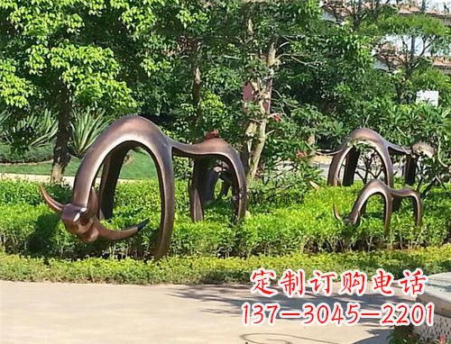 湖北玻璃钢动物雕塑公园草坪的美丽装饰