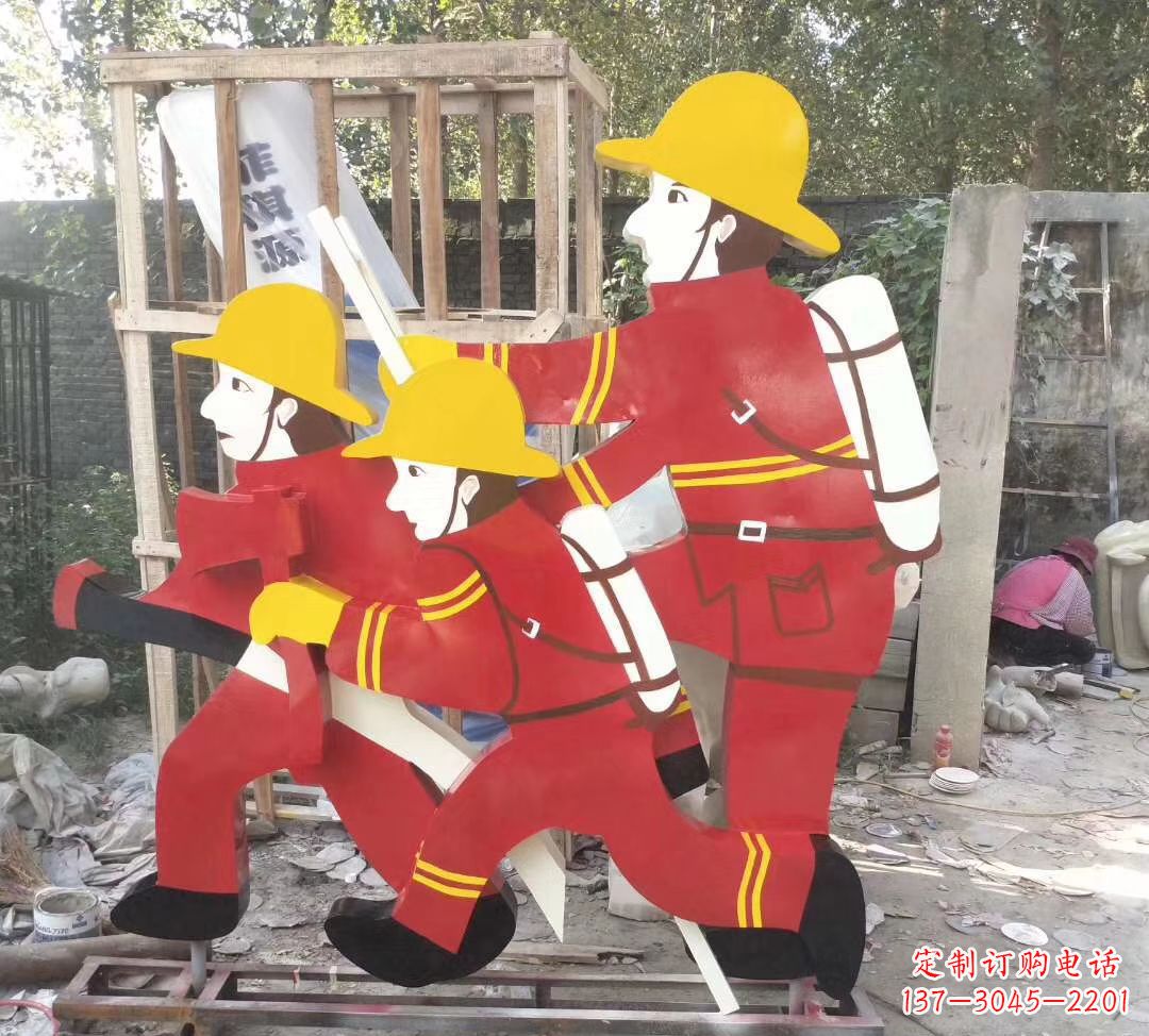湖北玻璃钢动漫消防员 园林景观雕塑