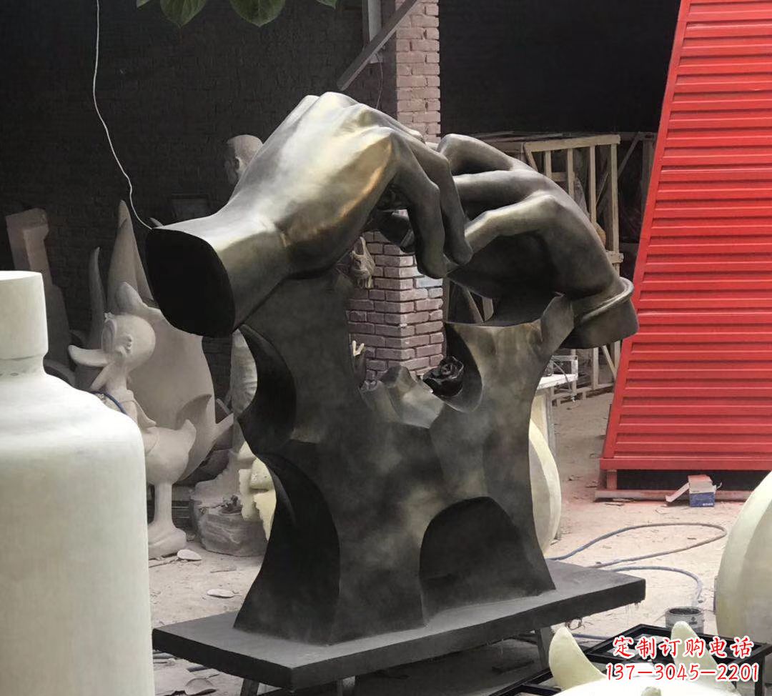 湖北玻璃钢仿铜戒指雕塑浪漫情感的象征