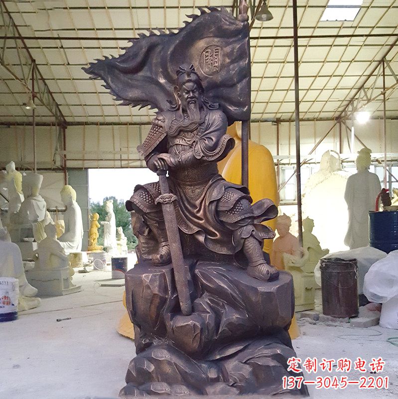 湖北玻璃钢仿铜关公雕塑传承中国传统文化