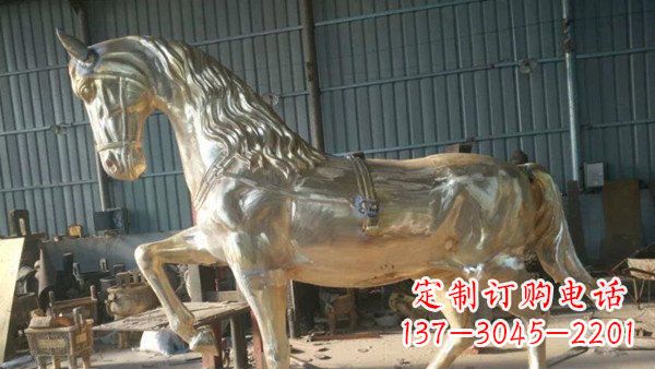 湖北玻璃钢仿铜动物雕塑——给马公园带来活力