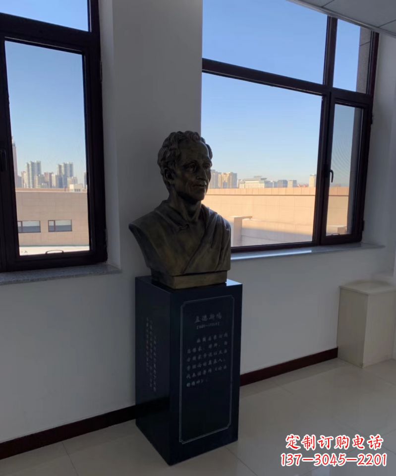 湖北玻璃钢仿铜的孟德斯鸠头像雕塑