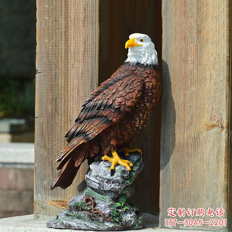 湖北玻璃钢老鹰雕塑——传递自然之美