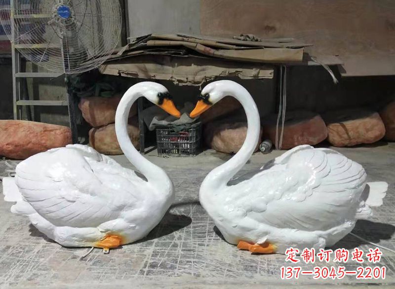 湖北玻璃钢仿真发光天鹅雕塑