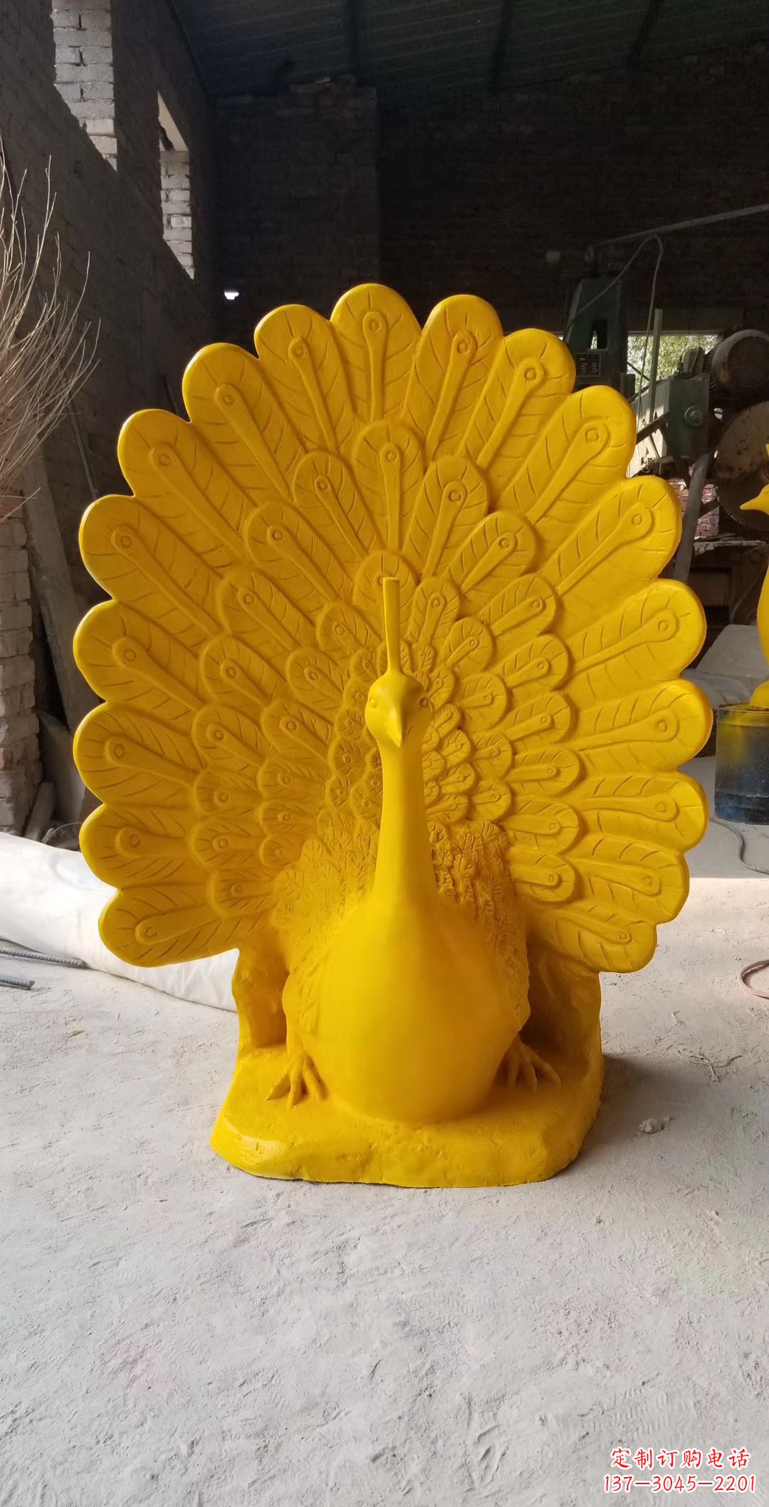 湖北玻璃钢制作的孔雀雕塑