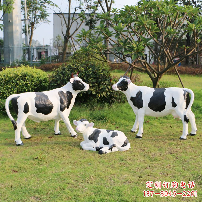 湖北玻璃钢仿真奶牛雕塑