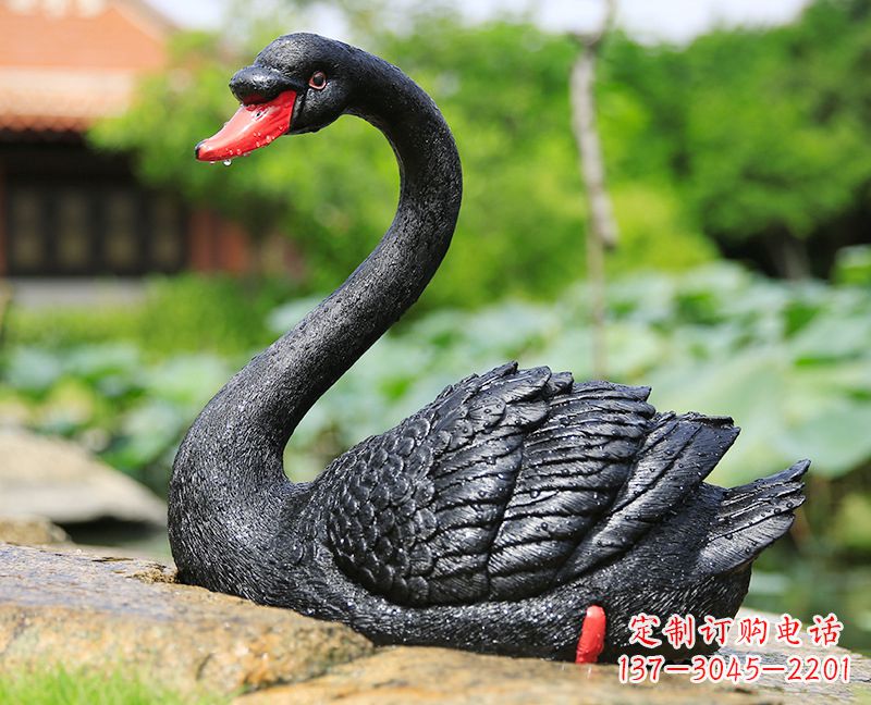 湖北玻璃钢雕刻的黑色天鹅——美丽宁静的公园园林摆件