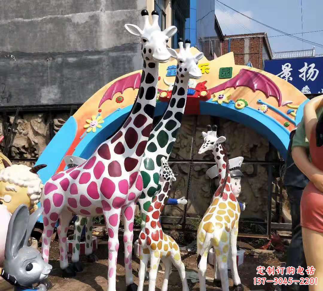 湖北玻璃钢材质的长颈鹿雕塑——点缀公园景观