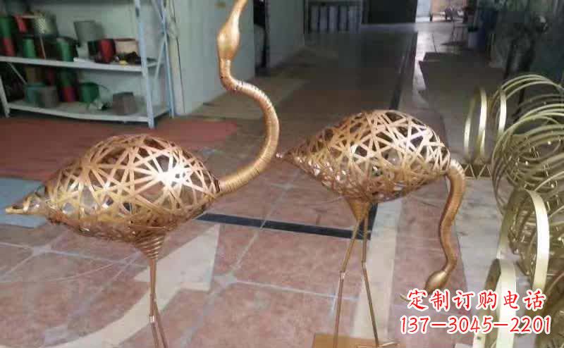 湖北仙鹤雕塑以不锈钢编制而成
