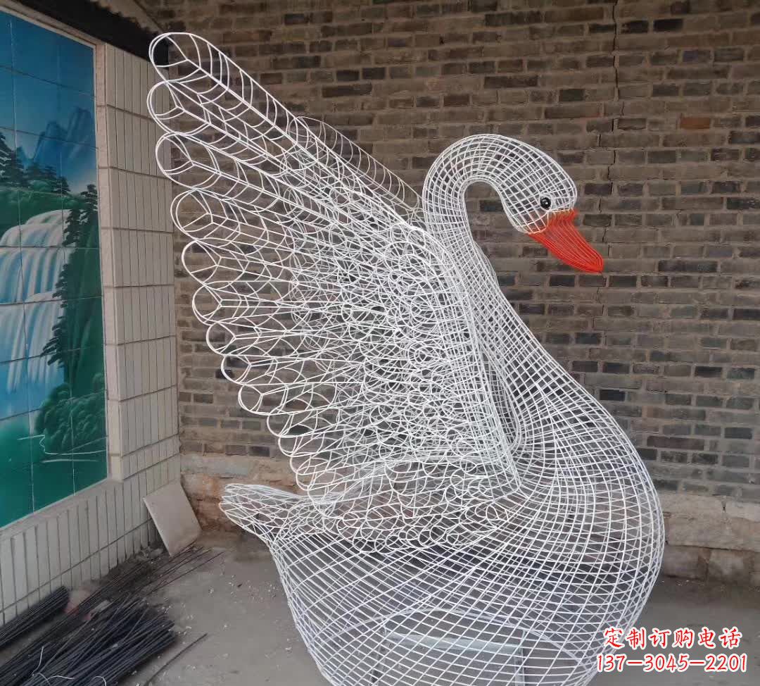 湖北不锈钢制天鹅雕塑象征着和谐与美好