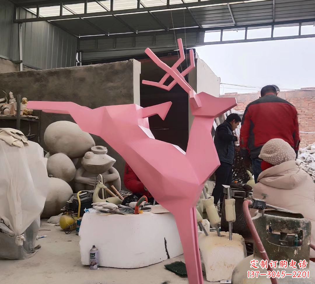 湖北不锈钢彩绘小鹿雕塑艺术与美感的完美结合