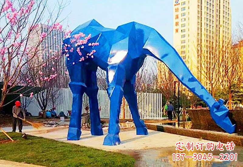 湖北不锈钢彩色大型几何长颈鹿雕塑