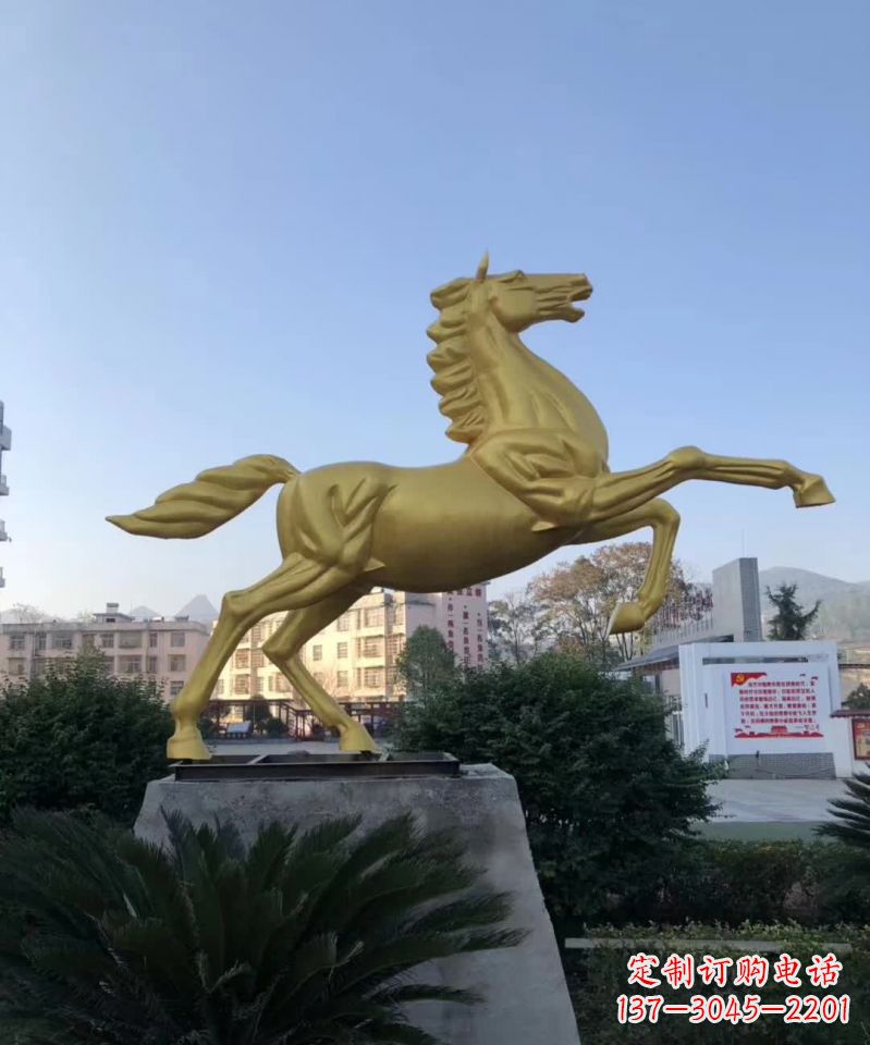 湖北不锈钢城市广场的马雕塑——一个给城市带来新鲜感的艺术作品
