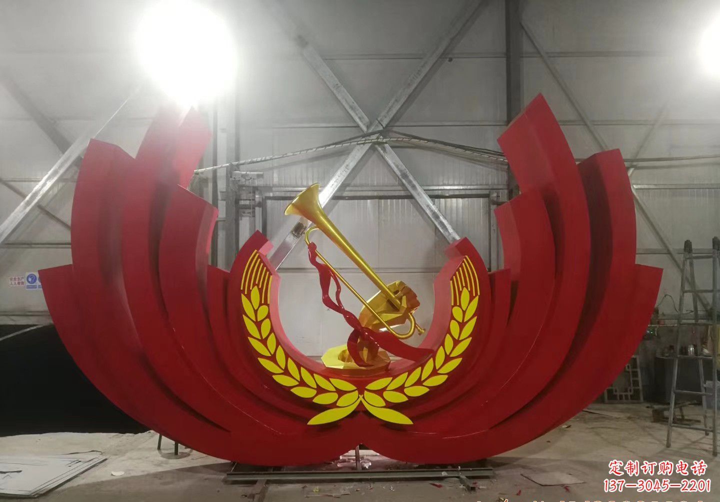 湖北不锈钢冲锋号雕塑缅怀英雄，祝福未来
