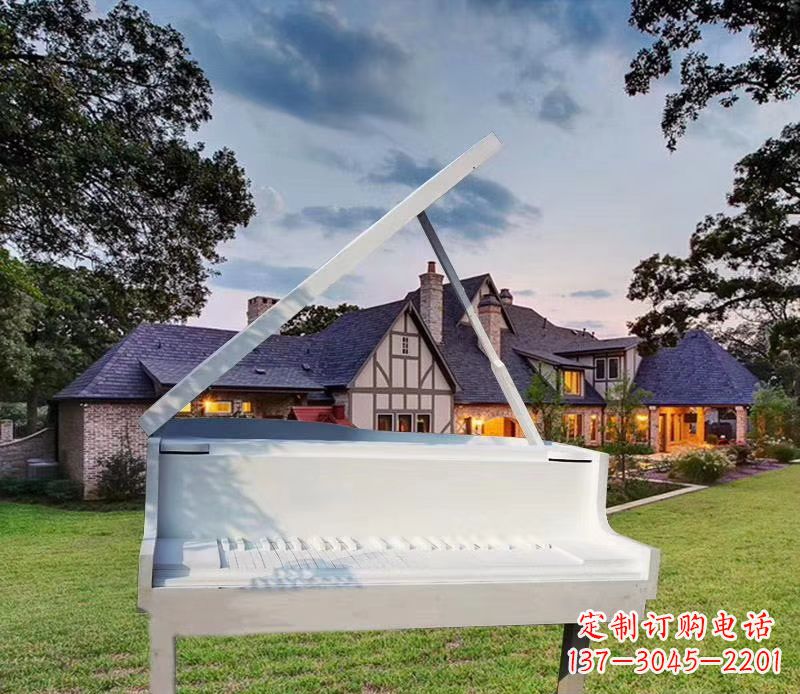 湖北钢琴雕塑——点缀广场景观