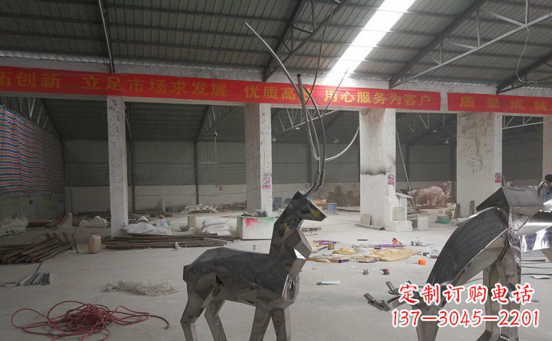 湖北不锈钢麋鹿雕塑静谧美丽的自然之美