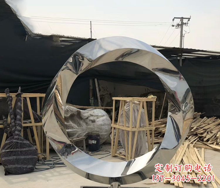 湖北不锈钢抽象镜面圆环雕塑