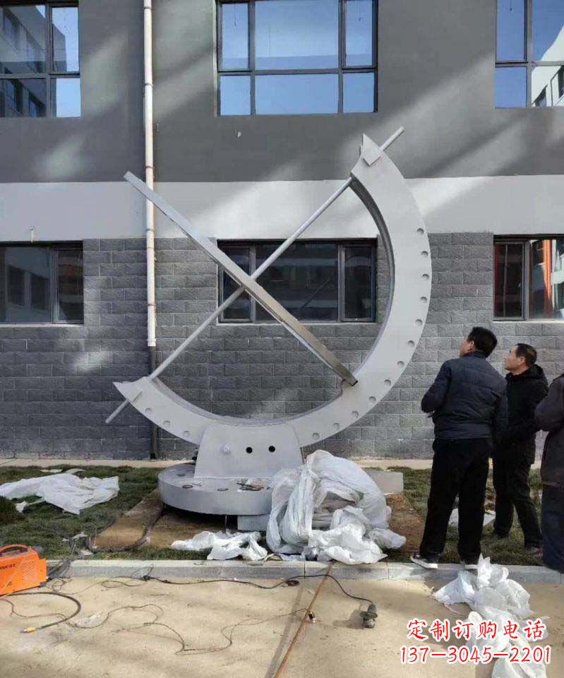 湖北不锈钢日晷雕塑精致而优雅