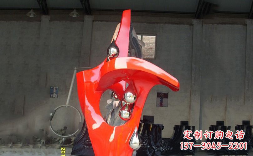湖北不锈钢抽象水滴景观雕塑