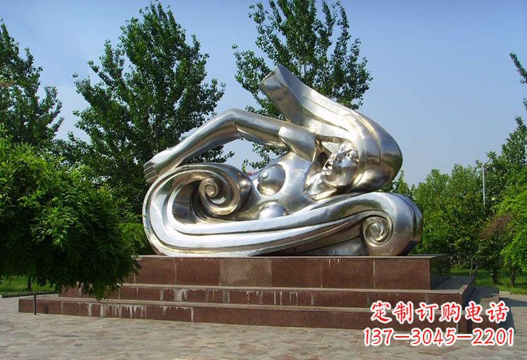 湖北浪漫游泳不锈钢女孩雕塑