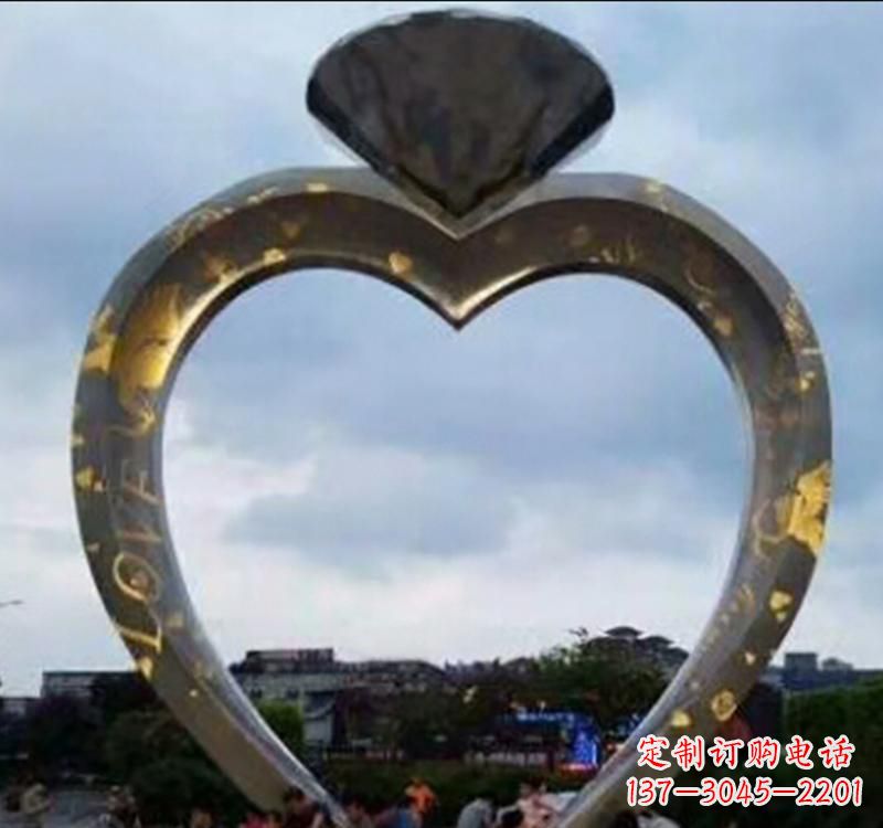 湖北不锈钢创意戒指雕塑拥有独一无二的外观