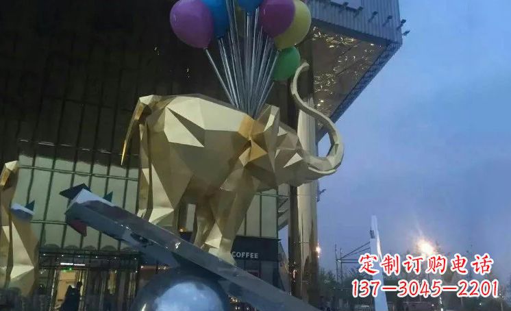 湖北大象踩高跷——点缀城市景观