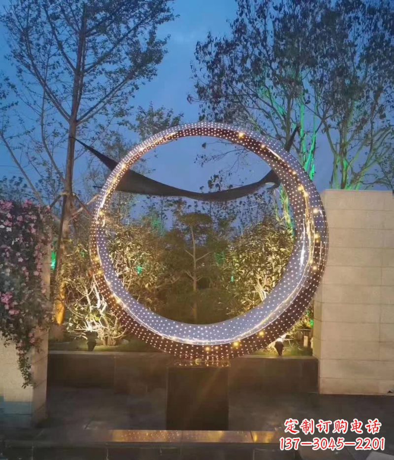 湖北不锈钢圆环雕塑艺术与环境的完美结合