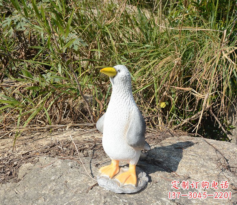 湖北和平鸽雕塑传递和平的美丽象征