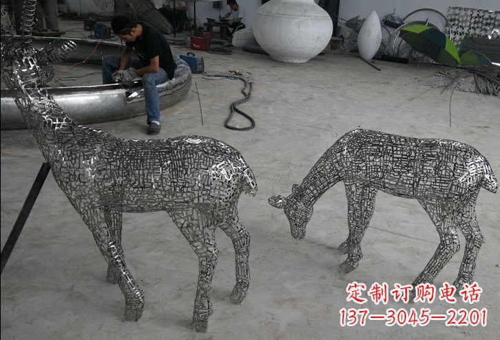 湖北不锈钢动物镂空鹿雕塑精美的艺术品
