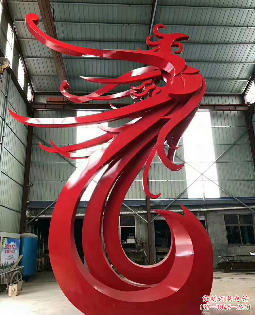 湖北不锈钢凤凰雕塑象征着新生的力量