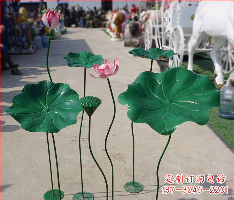 湖北不锈钢荷花雕塑色彩斑斓美不胜收