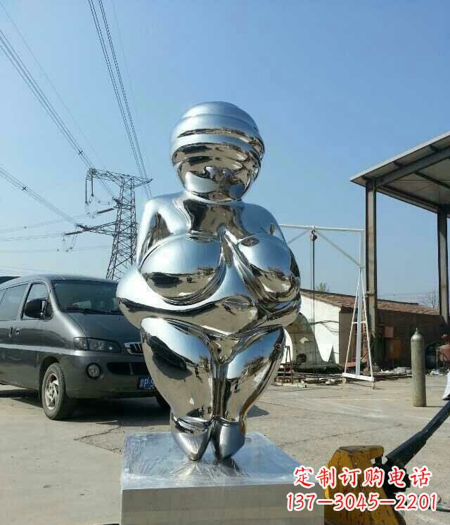 湖北女性之美不锈钢公园的女人雕塑