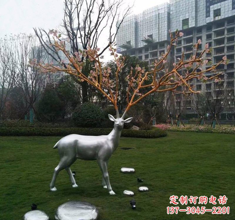 湖北不锈钢公园的梅花鹿雕塑