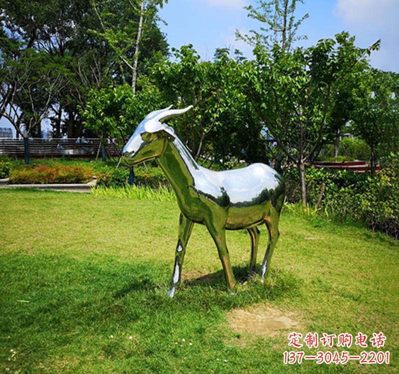 湖北不锈钢公园动物镜面羊雕塑