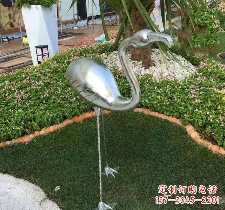 湖北火烈鸟雕塑美丽而又充满力量