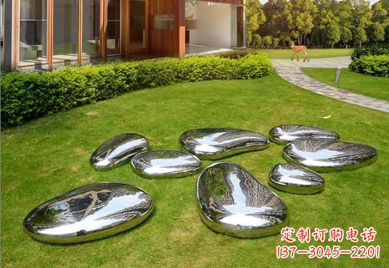 湖北不锈钢公园的鹅卵石雕塑