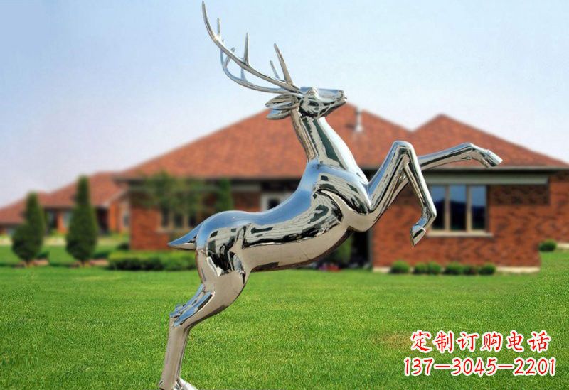 湖北梅花鹿雕塑 镜面反射着璀璨美景