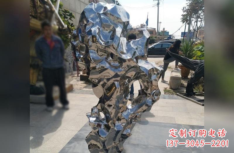湖北太湖石雕塑——点缀不锈钢公园