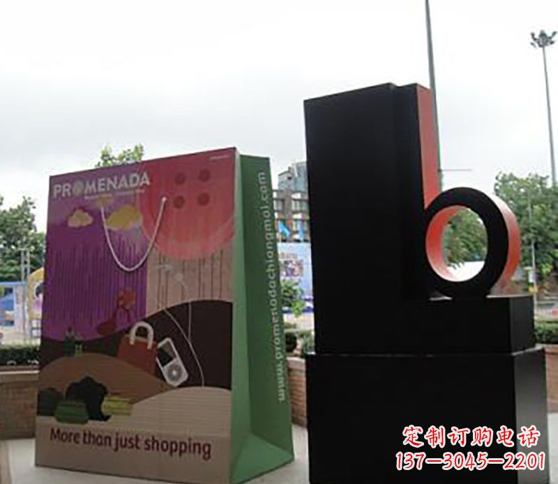 湖北不锈钢购物袋雕塑为公园带来现代风格