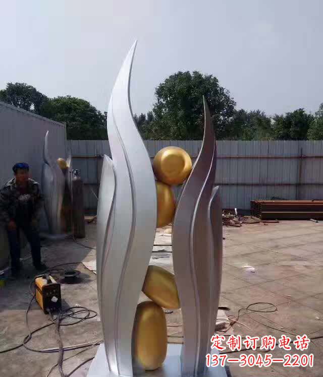 湖北不锈钢广场翅膀雕塑象征着自由之翼