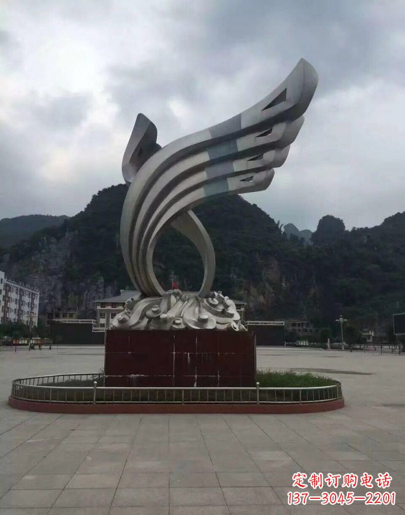 湖北翅膀雕塑——环绕不锈钢广场的精美艺术品