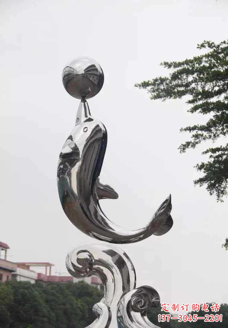 湖北海豚雕塑增添不锈钢广场的魅力