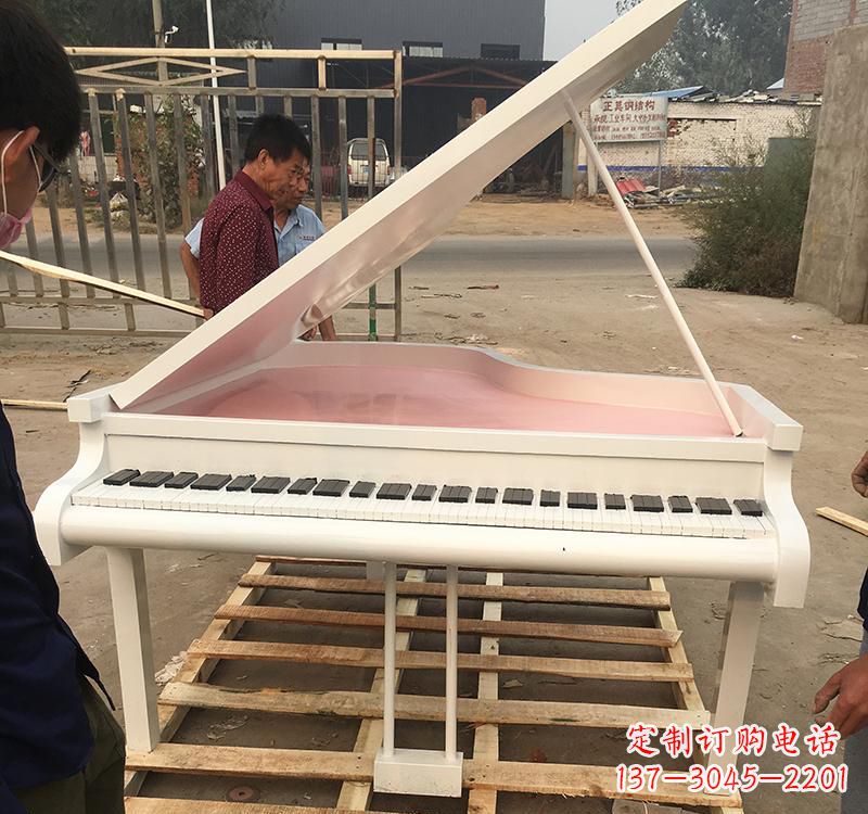 湖北不锈钢钢琴雕塑融合音乐与艺术的完美结合
