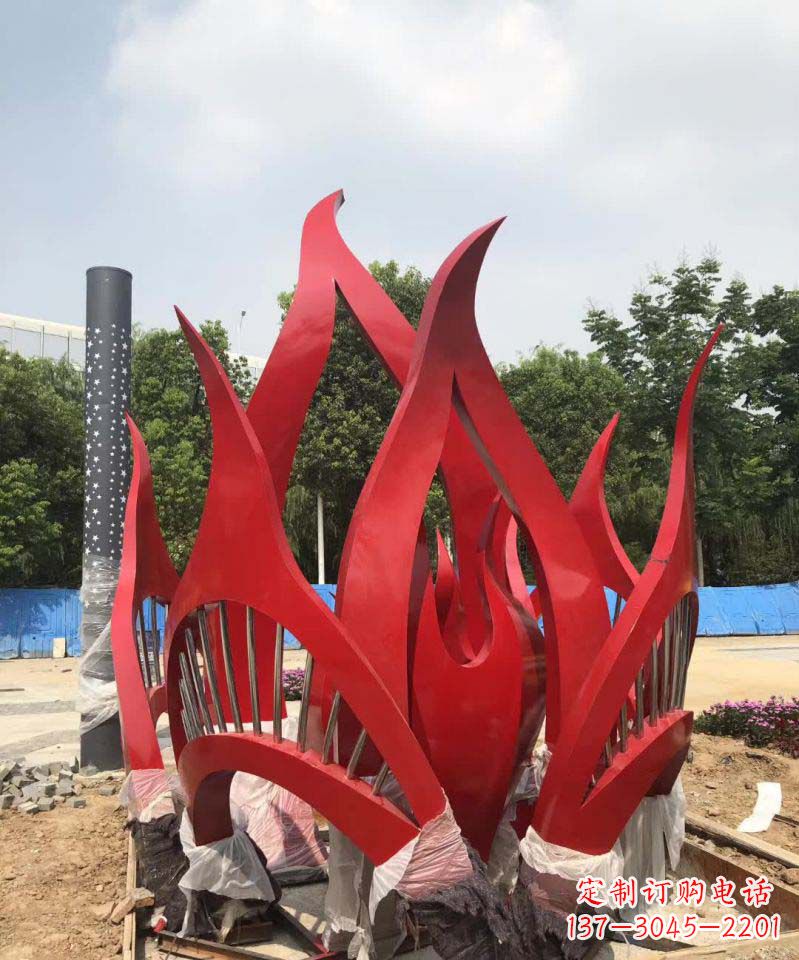 湖北不锈钢树叶雕塑美丽而持久的艺术
