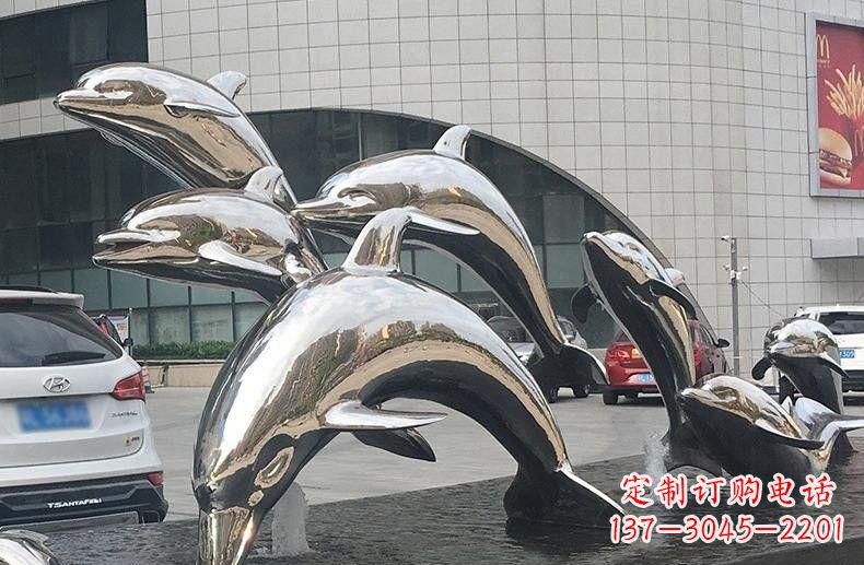 湖北海豚雕塑——不锈钢广场上的跳跃动态